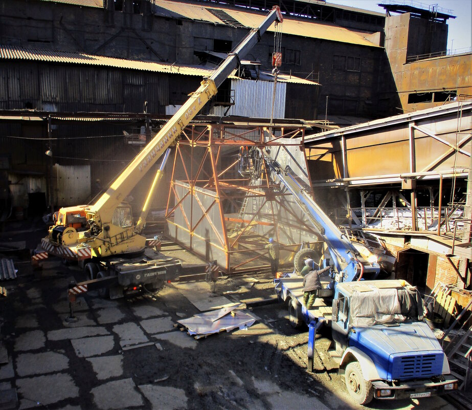 Работа кипит - Сергей Уткин Работа кипит - Сергей Уткин