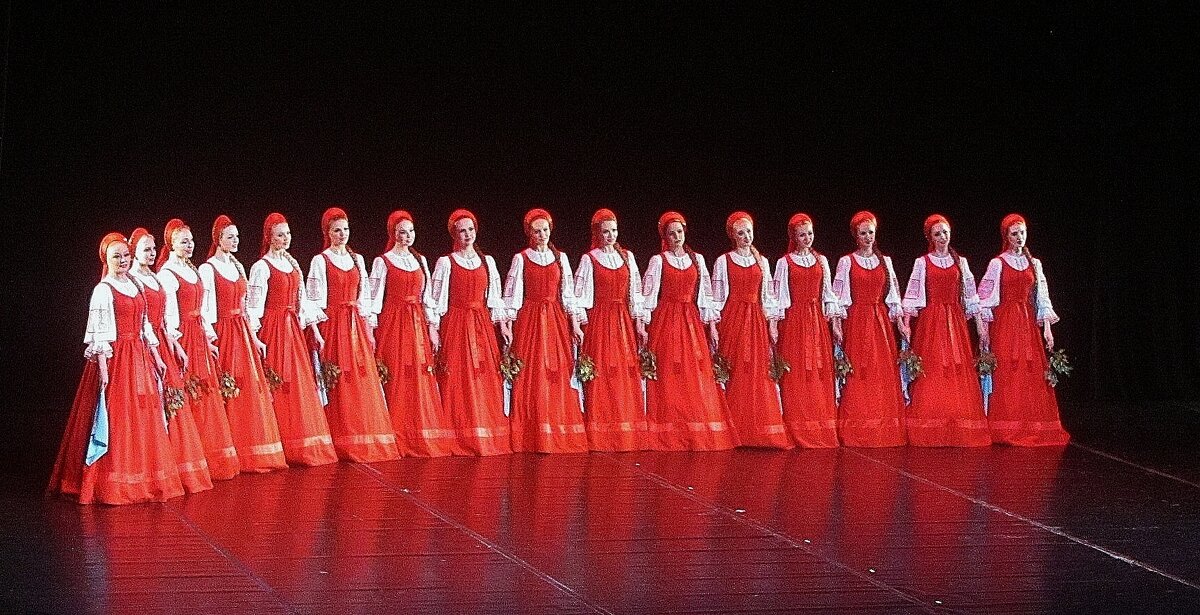 ..красавицы ансамбля"Берёзка".. - galalog galalog