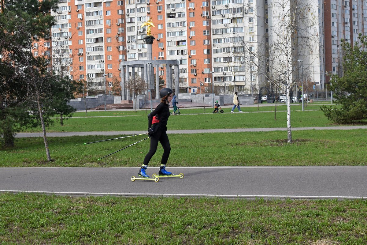 На лыжероллерной трассе. - Татьяна Помогалова