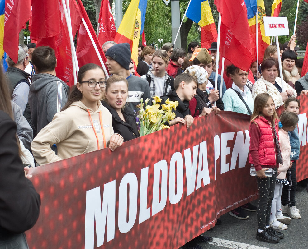 Между прошлым и будущим (митинг организованный левыми партиями) - Андрей ТOMА© Между прошлым и будущим (митинг организованный левыми партиями) - Андрей ТOMА©