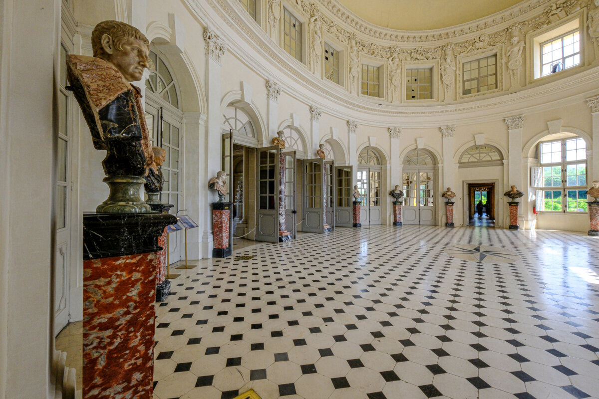 Входной вестибюль замка Во-ле-Виконт - Георгий А Входной вестибюль замка Во-ле-Виконт - Георгий А