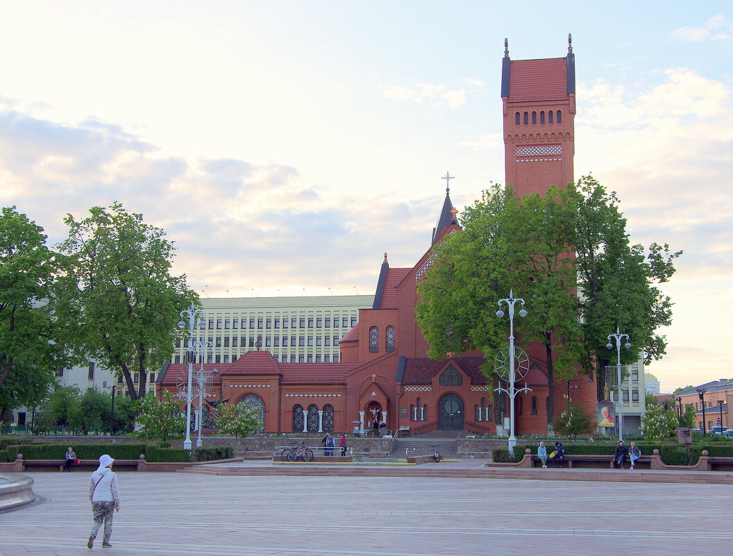 Костёл святых Симеона и Елены (Красный костёл) в Минске. - Валерий Новиков Костёл святых Симеона и Елены (Красный костёл) в Минске. - Валерий Новиков