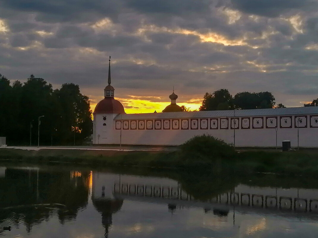 Вечер у стен могастыря - Сергей Кочнев