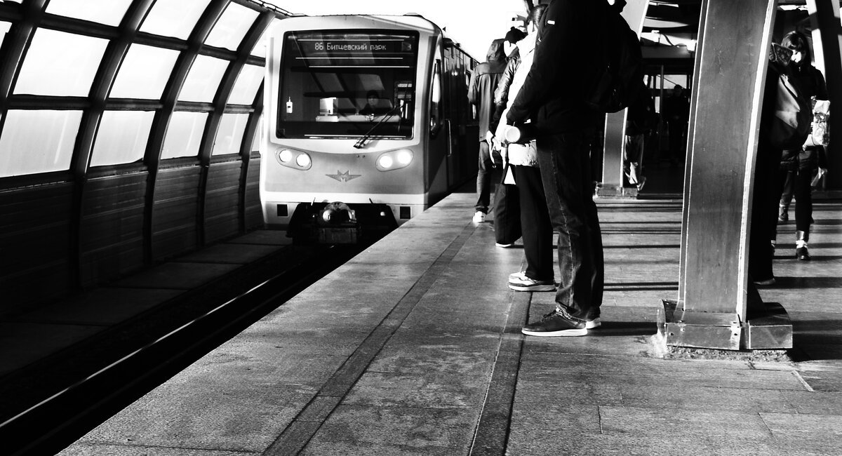 Отойдите от края платформы! - Василий Палий Отойдите от края платформы! - Василий Палий