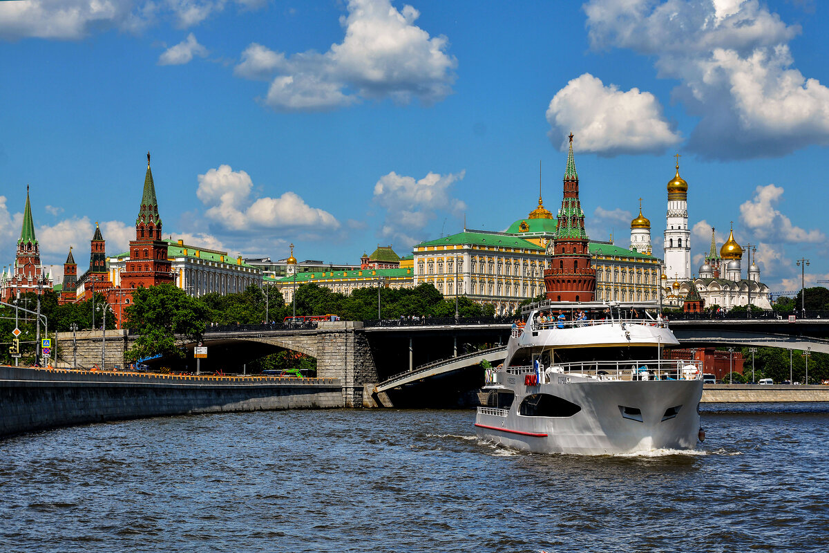 По Москве реке. - Сергей Воротников