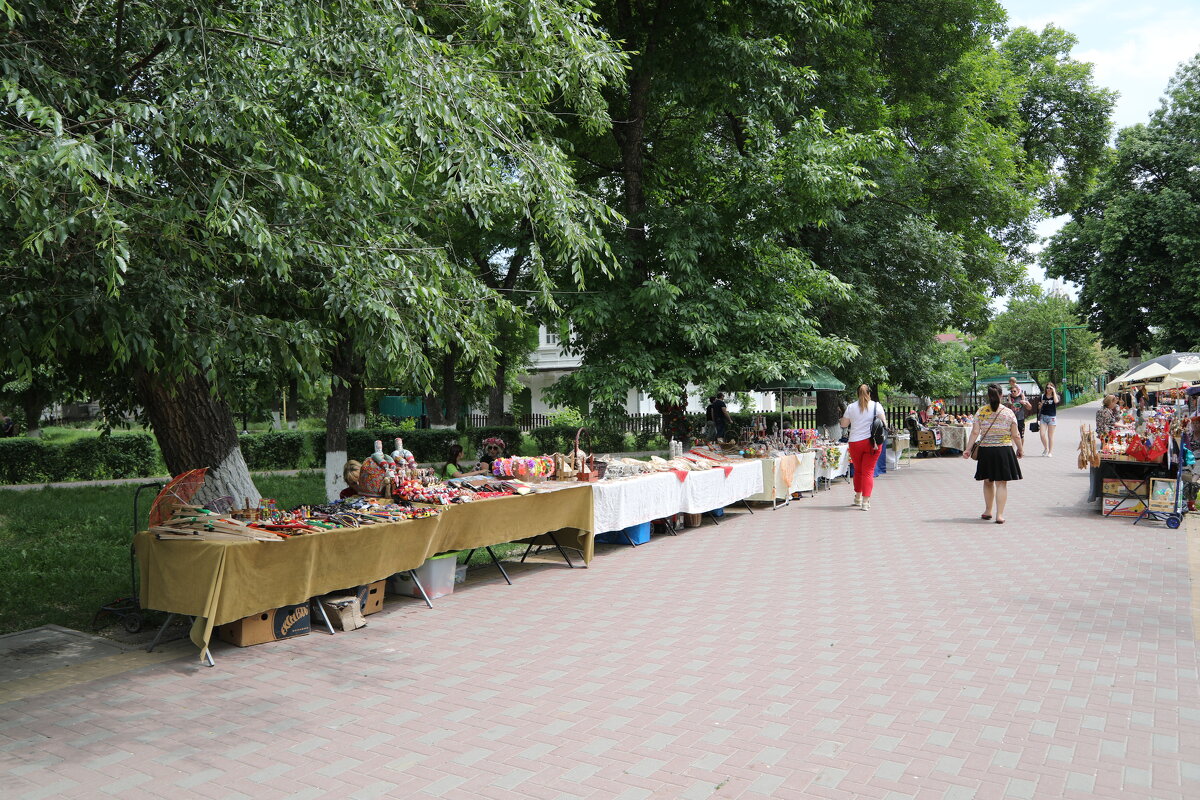 Вдоль ярмарки народных промыслов, х.Старочеркасск - Леонид 