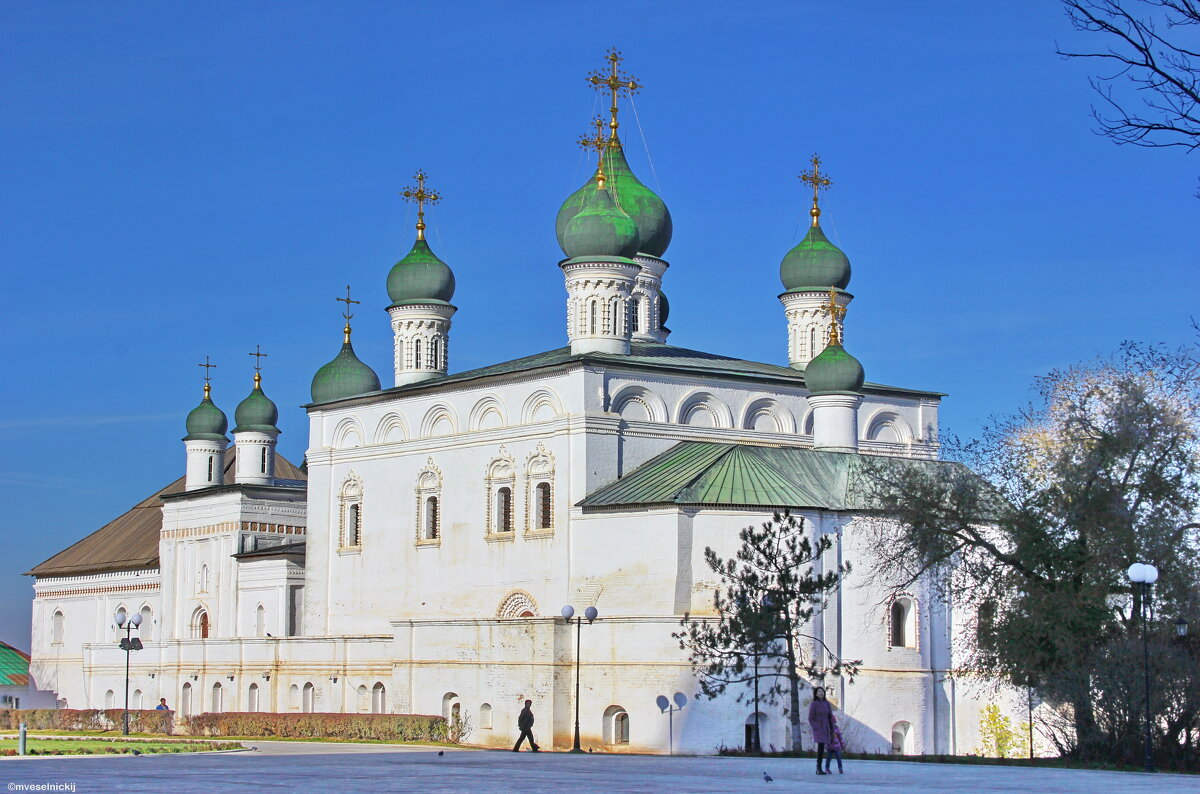 АСТРАХАНСКИЙ  КРЕМЛЬ.  ТРОИЦКИЙ СОБОР. - mveselnickij 