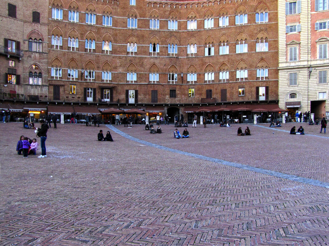 Центральная площадь Сиены Пьяцца-дель-Кампо - ИРЭН@ .