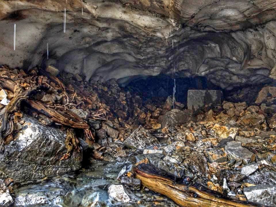 ПО ГОРАМ, остатки лавины. - Виктор Осипчук