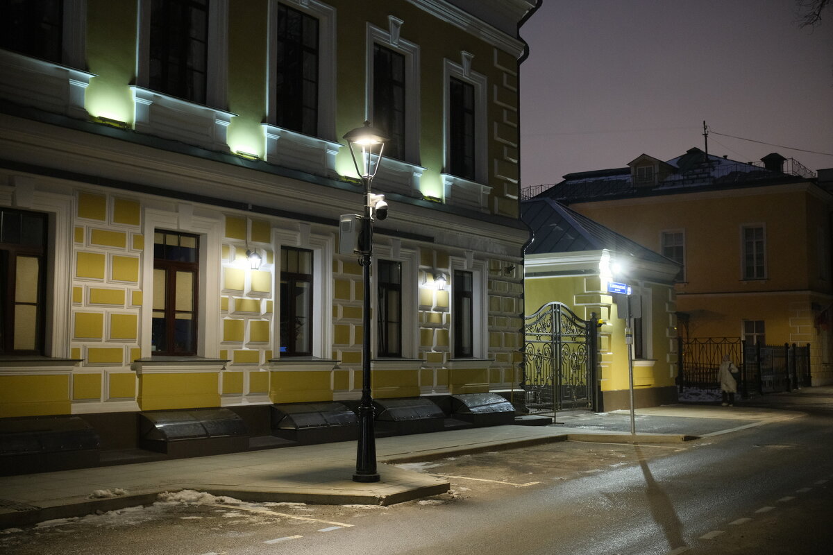 В Большом Харитоньевском переулке - Лютый Дровосек