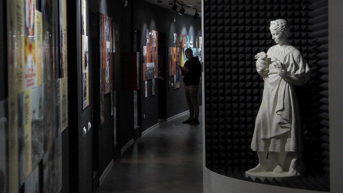 Где то на ВДНХ - юрий поляков