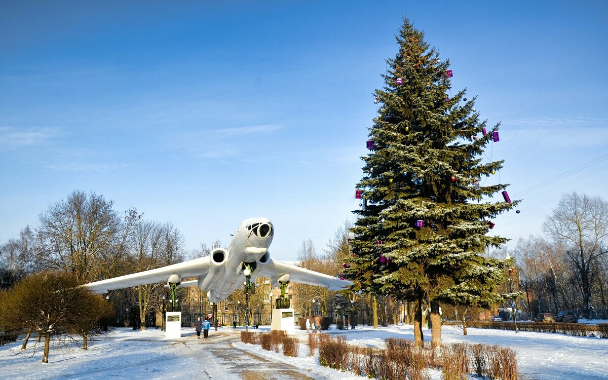 Памятник самолёту Ту -16А - Милешкин Владимир Алексеевич 