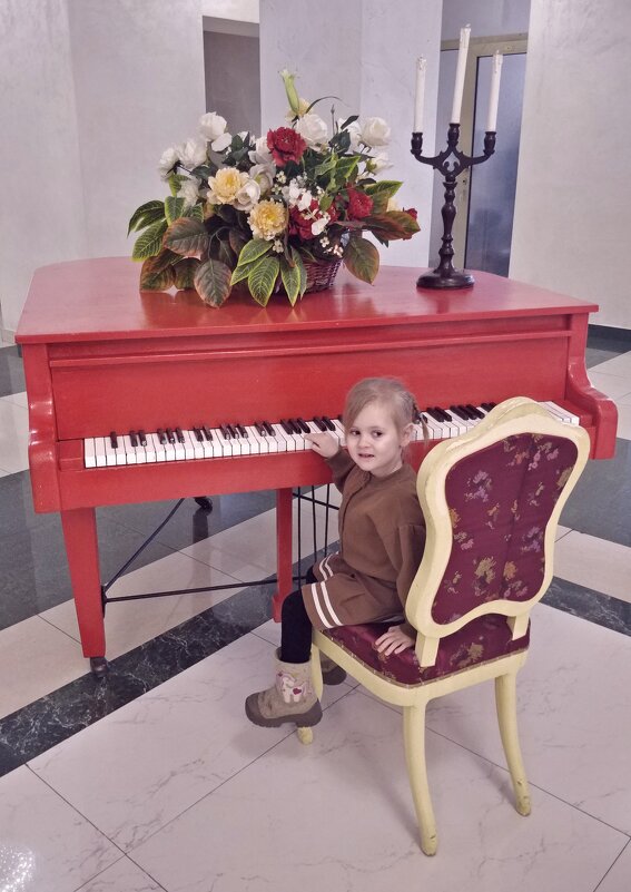 Красное пианино... - Андрей Хлопонин Красное пианино... - Андрей Хлопонин