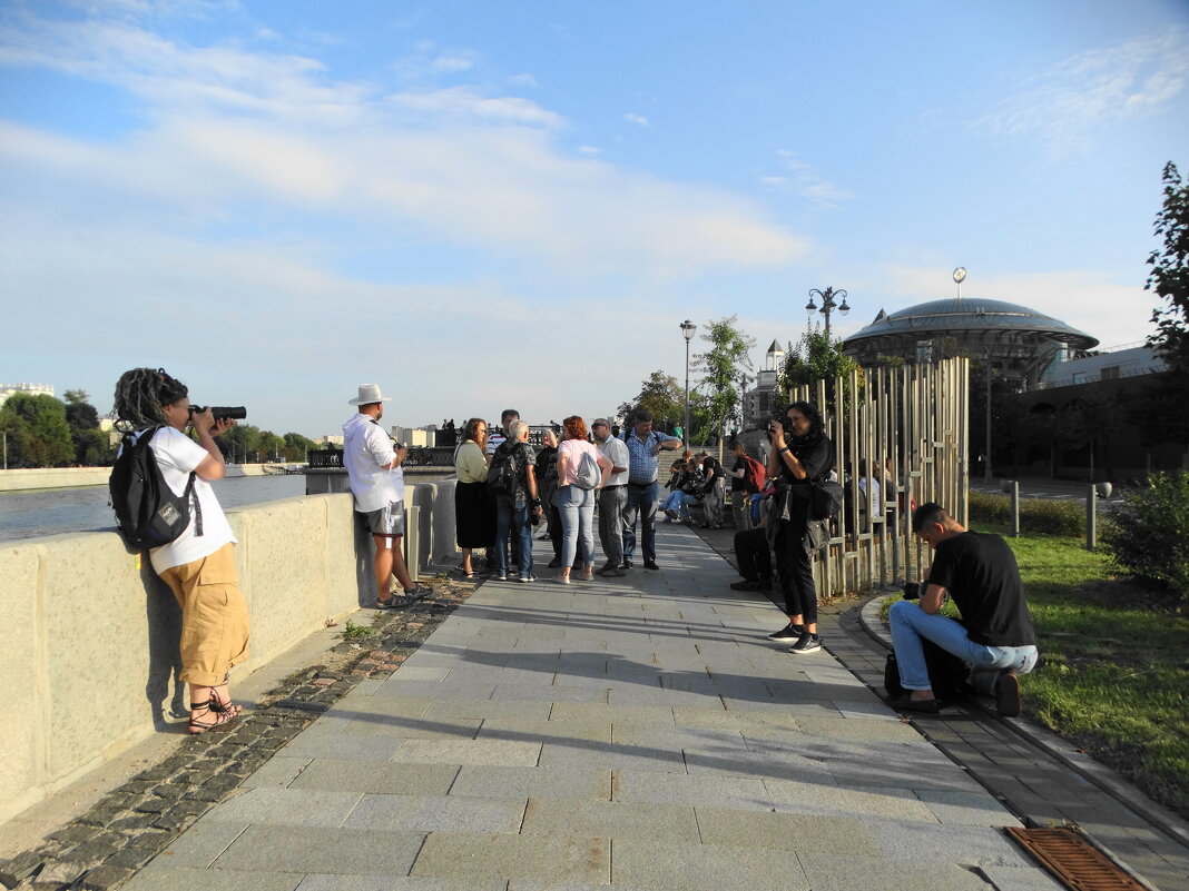 Летняя прогулка по набережной - svk *