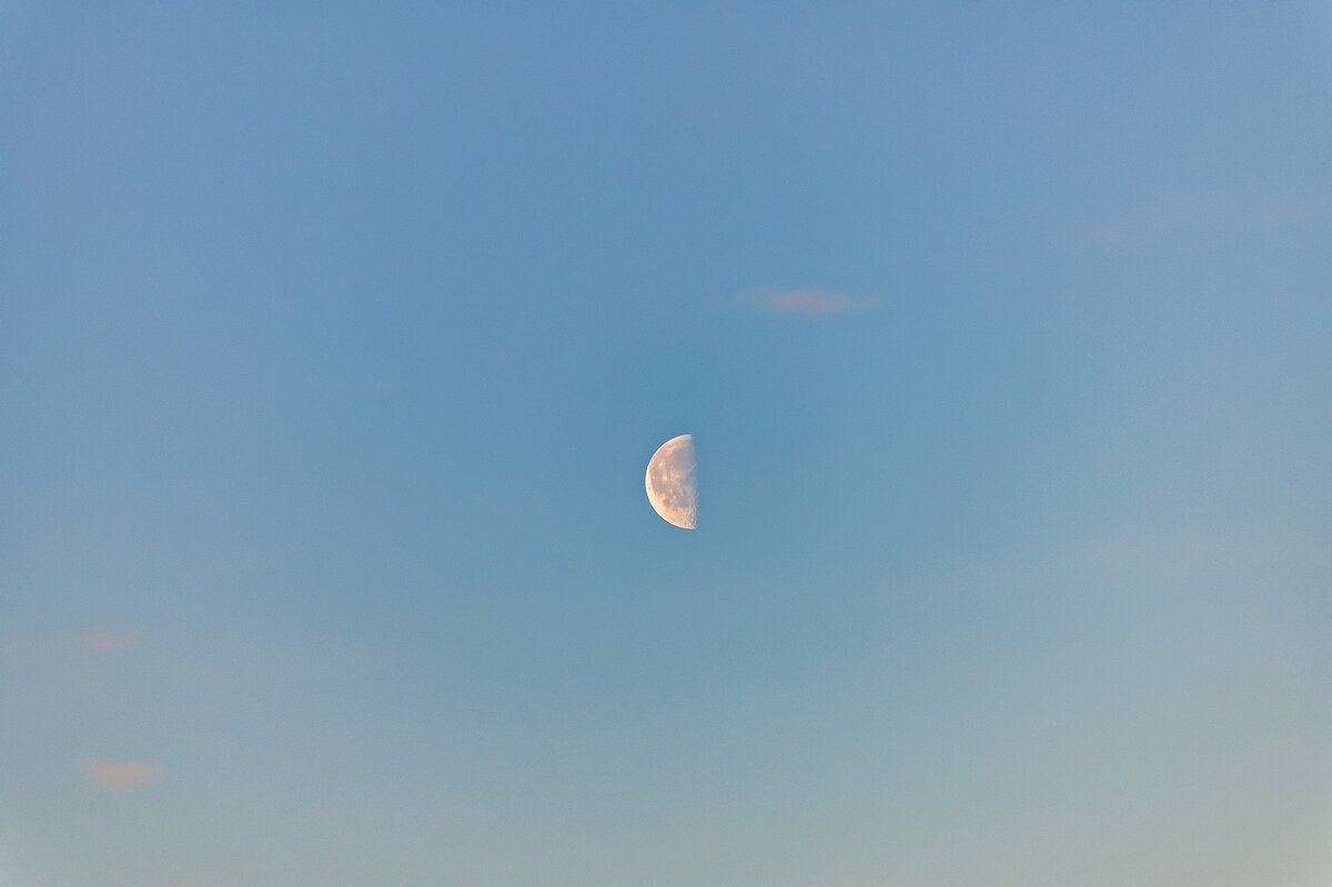 Убывающая луна - Валерий Иванович