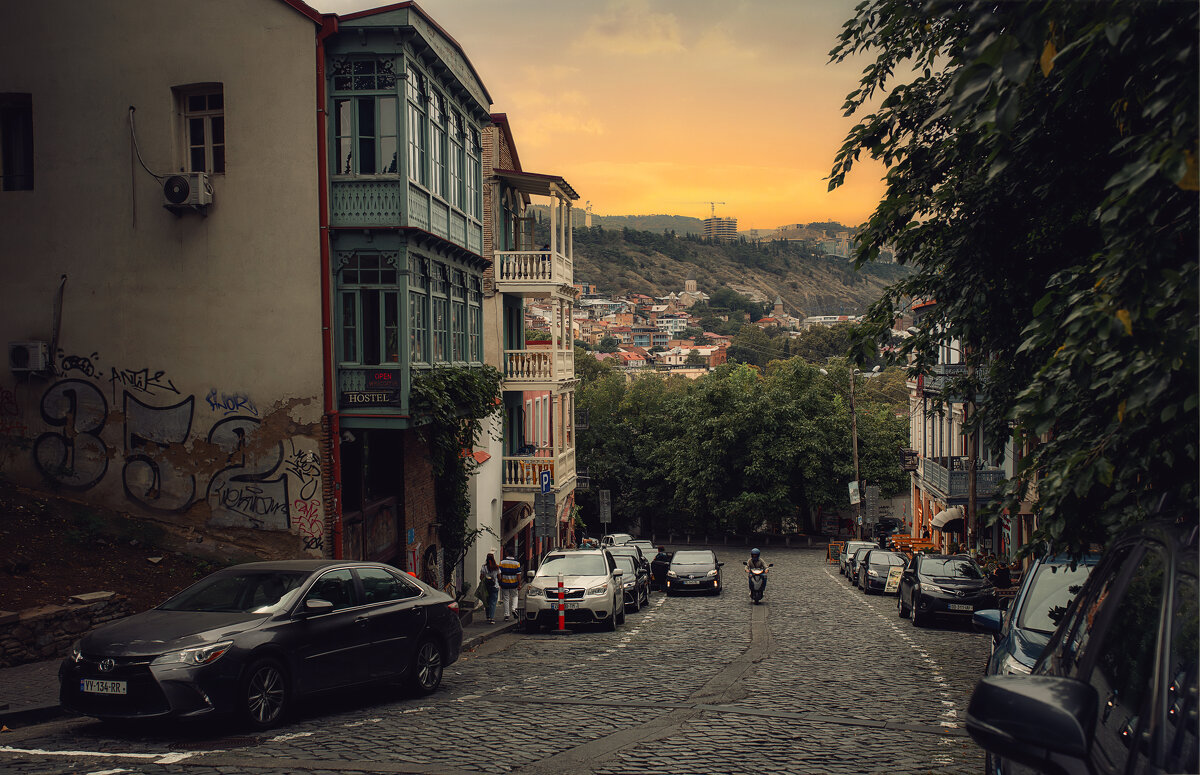 Улочки Тёплого города - Лилия . Улочки Тёплого города - Лилия .