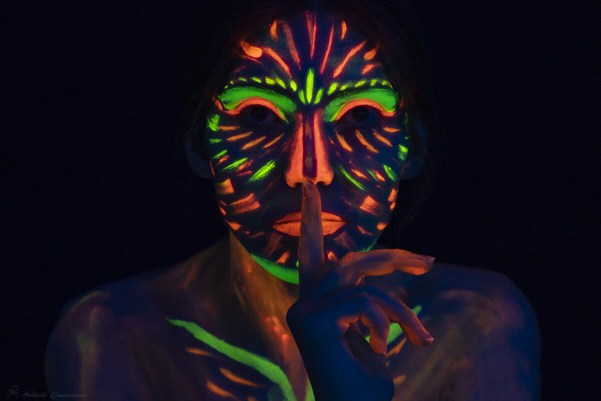 Неоновый портрет. - Андрей + Ирина Степановы