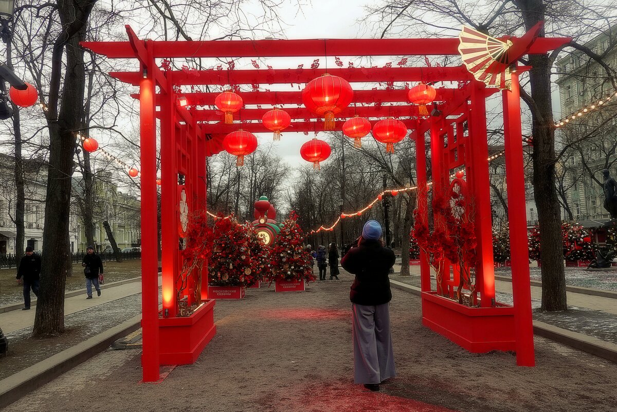 Во всем преобладают красные цвета. - Татьяна Помогалова Во всем преобладают красные цвета. - Татьяна Помогалова