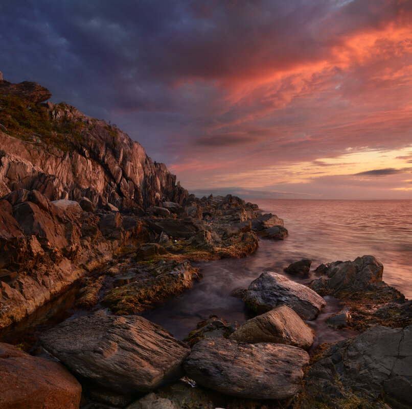 Берег камней. - Сергей .