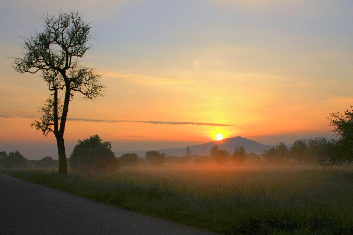 Раннее утро апреля в теплых ладошках зари - Юрий. Шмаков Раннее утро апреля в теплых ладошках зари - Юрий. Шмаков
