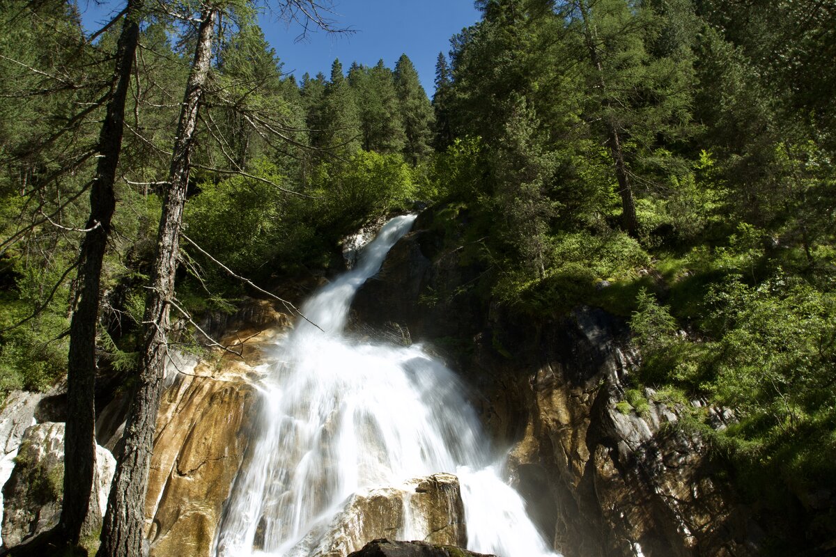 Горный водопад. - Lucy Schneider Горный водопад. - Lucy Schneider
