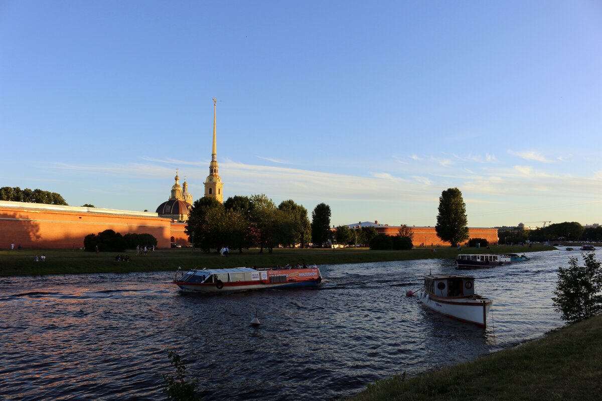 Вечер у Петропавловской крепости - Ольга Вечер у Петропавловской крепости - Ольга