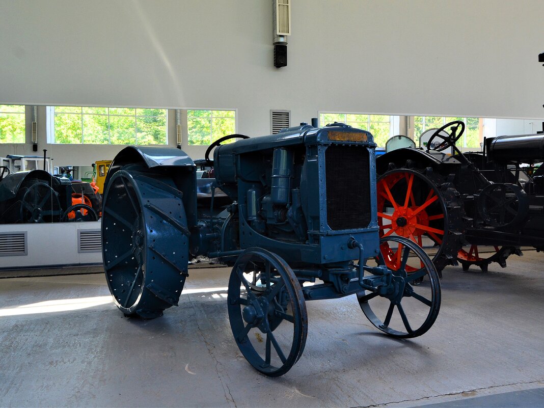 Чебоксары. Пахотный колёсный трактор McCormick – Deering 15/30. - Пётр Чернега Чебоксары. Пахотный колёсный трактор McCormick – Deering 15/30. - Пётр Чернега
