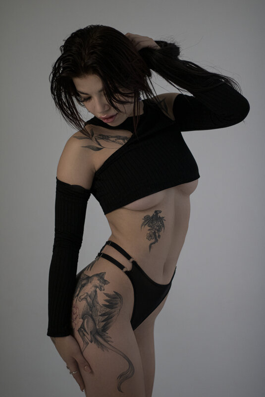 Девушка с татуировкой - Станислав Яковлев