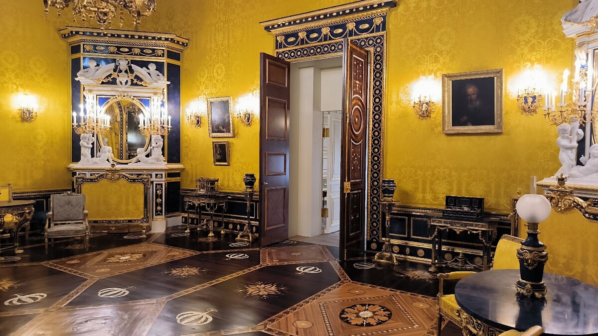 Лионский зал. - Ольга Лионский зал. - Ольга