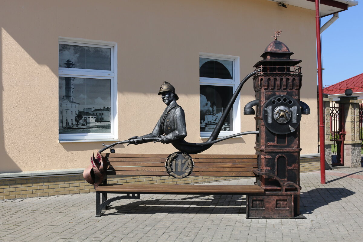 У пожарной части - Ольга У пожарной части - Ольга