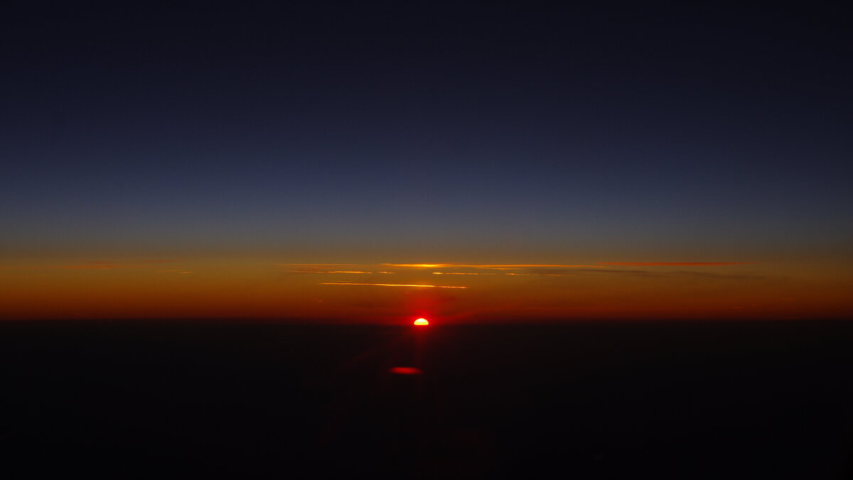 Рассвет высоко в небе - Сергей Швечков Рассвет высоко в небе - Сергей Швечков