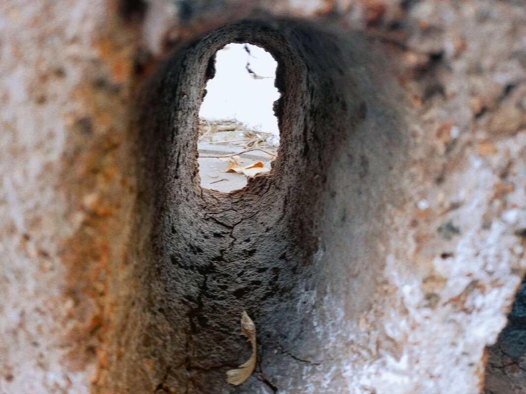 Кирпич, бойница. - Игорь Солдаткин