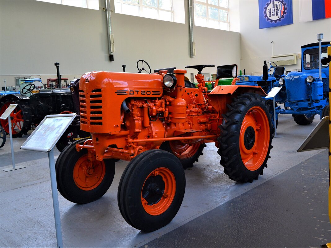 Чебоксары. Колёсный садово-огородный трактор ДТ - 20. - Пётр Чернега