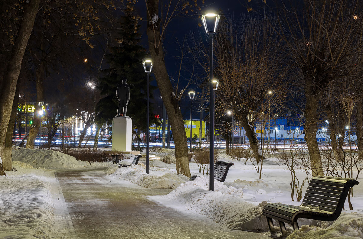 Вечер в городском сквере - Александр Синдерёв
