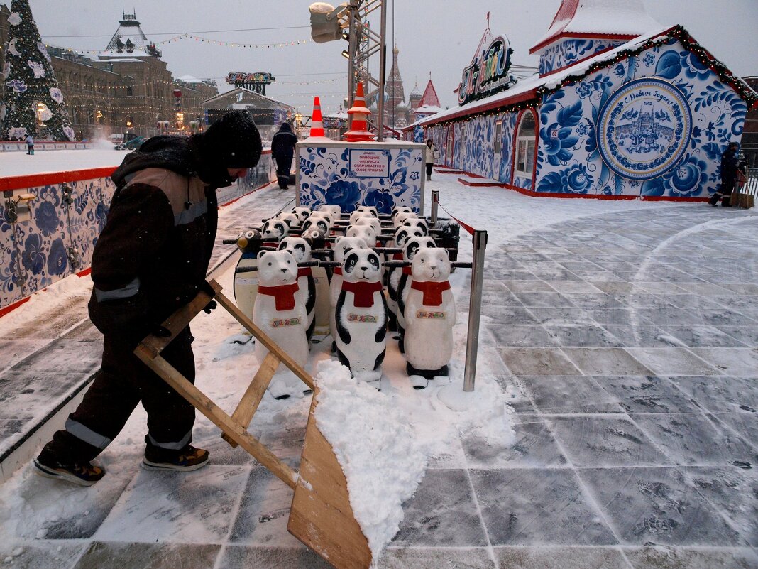 Люди на катке - Сергей Золотавин Люди на катке - Сергей Золотавин