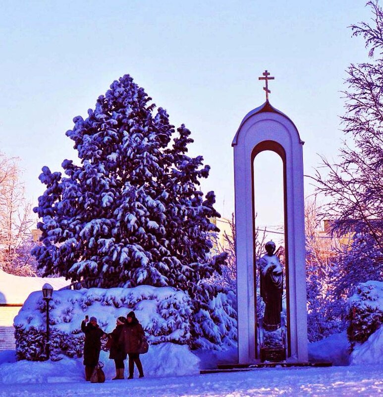У стелы-памятника Пантелеймону-целителю! - Владимир 