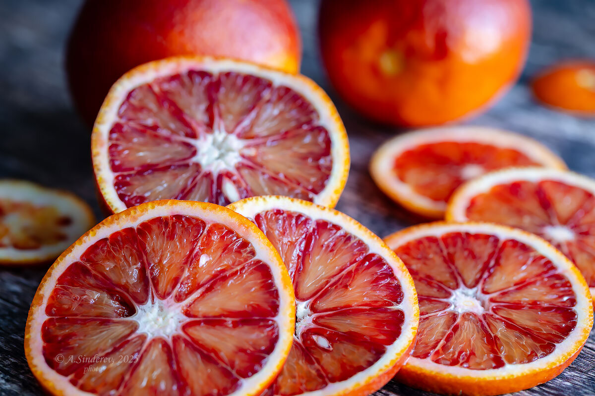 Нарезанные красные апельсины - Александр Синдерёв