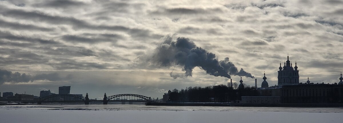 Цветное фото вида на Большеохтинский мост и Смольный собор в Санкт-Петербурге в солнечный день - rittchie Цветное фото вида на Большеохтинский мост и Смольный собор в Санкт-Петербурге в солнечный день - rittchie