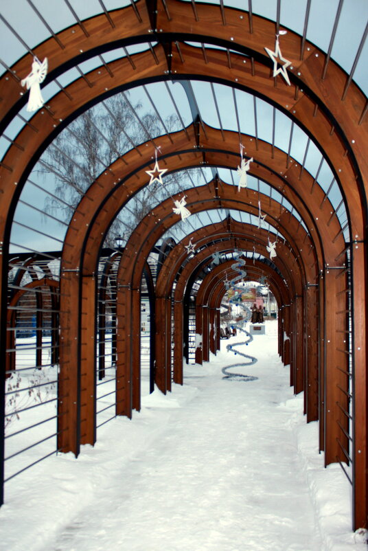 Галерея в Знаменском парке - Нэля Лысенко Галерея в Знаменском парке - Нэля Лысенко