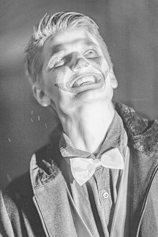 Безумства улыбки - Джованни Луче Безумства улыбки - Джованни Луче