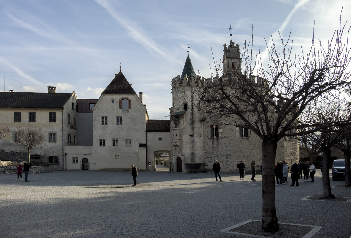 ** - Александр Липовецкий