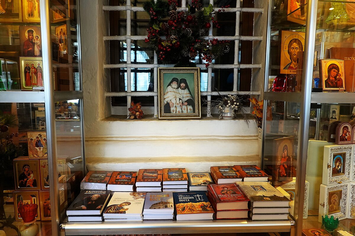 Книжная лавка в соборе. - Татьяна Помогалова