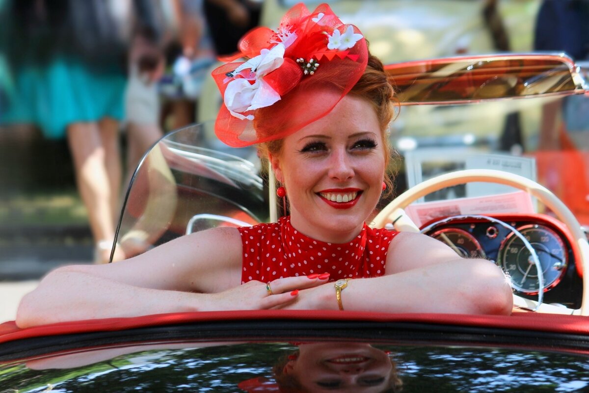 Девушка в красном - Юрий. Шмаков Девушка в красном - Юрий. Шмаков