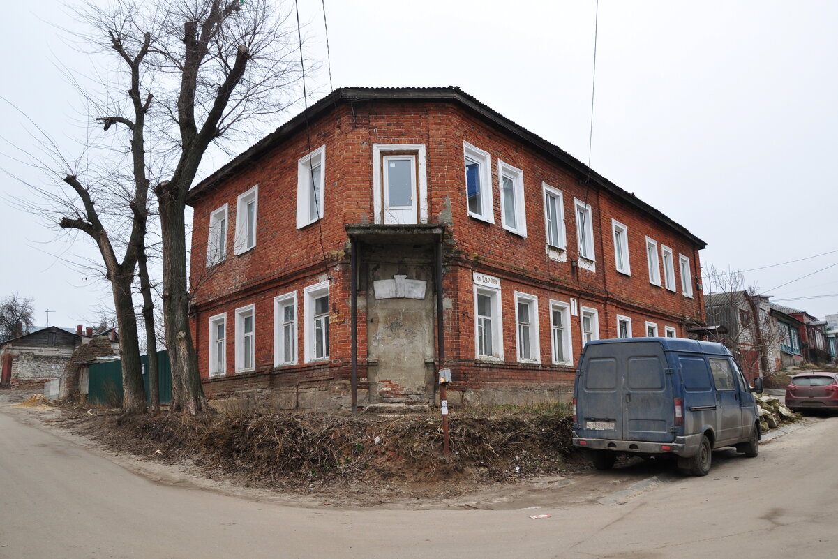 Красный дом на углу ул. Пролетарская и ул. Дурова - Татьяна Машошина Красный дом на углу ул. Пролетарская и ул. Дурова - Татьяна Машошина