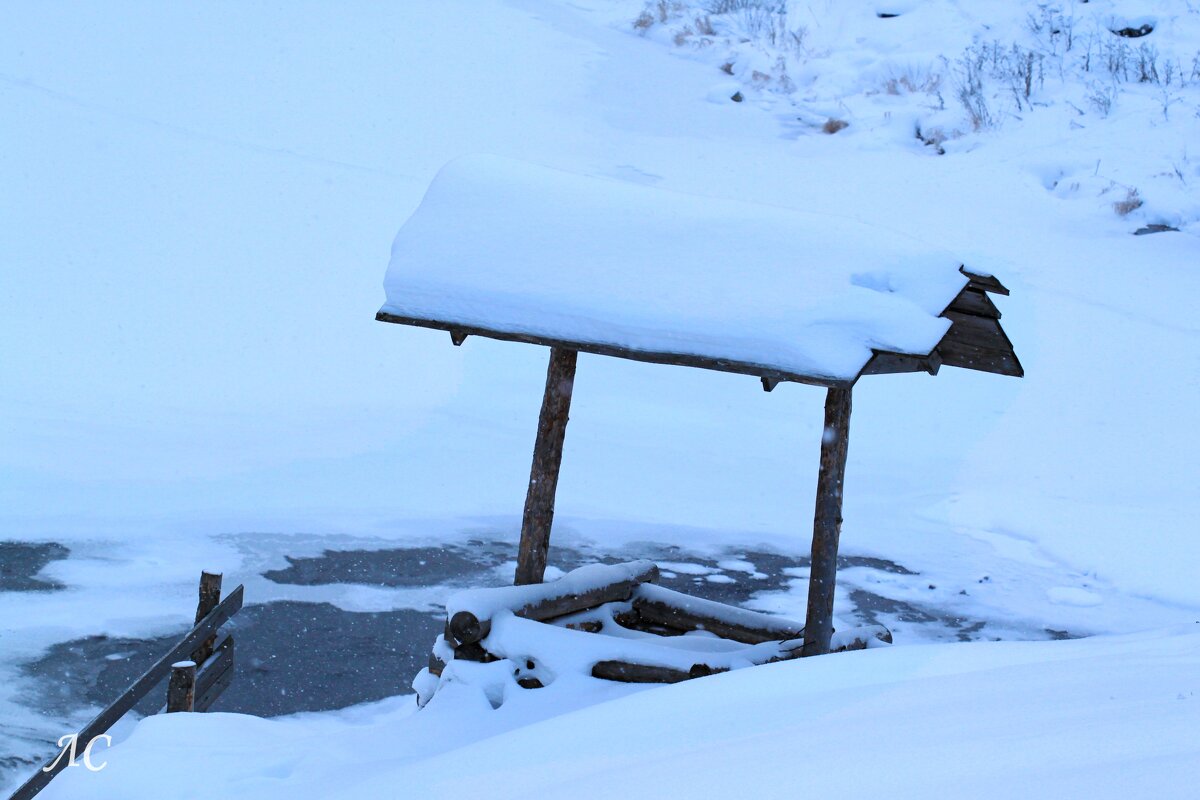Кинодекорации в деревне Каменка на реке Чусовой - Любовь Сахарова