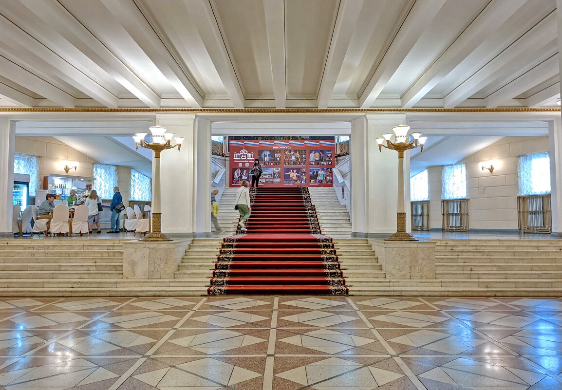 В театре Российской Армии - Валерий Судачок В театре Российской Армии - Валерий Судачок