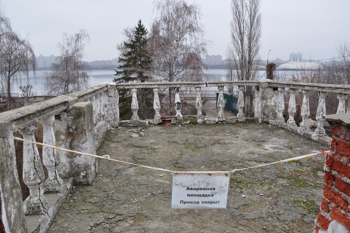 Сохранившаяся терраса у Дома-музея А.Л. Дурова - Татьяна Машошина Сохранившаяся терраса у Дома-музея А.Л. Дурова - Татьяна Машошина