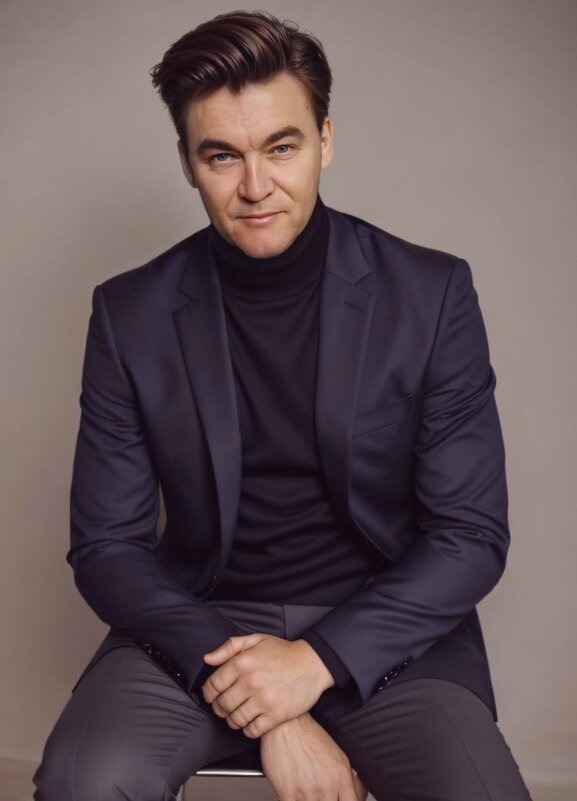 Главное,что бы костюмчик сидел... - Андрей Хлопонин Главное,что бы костюмчик сидел... - Андрей Хлопонин