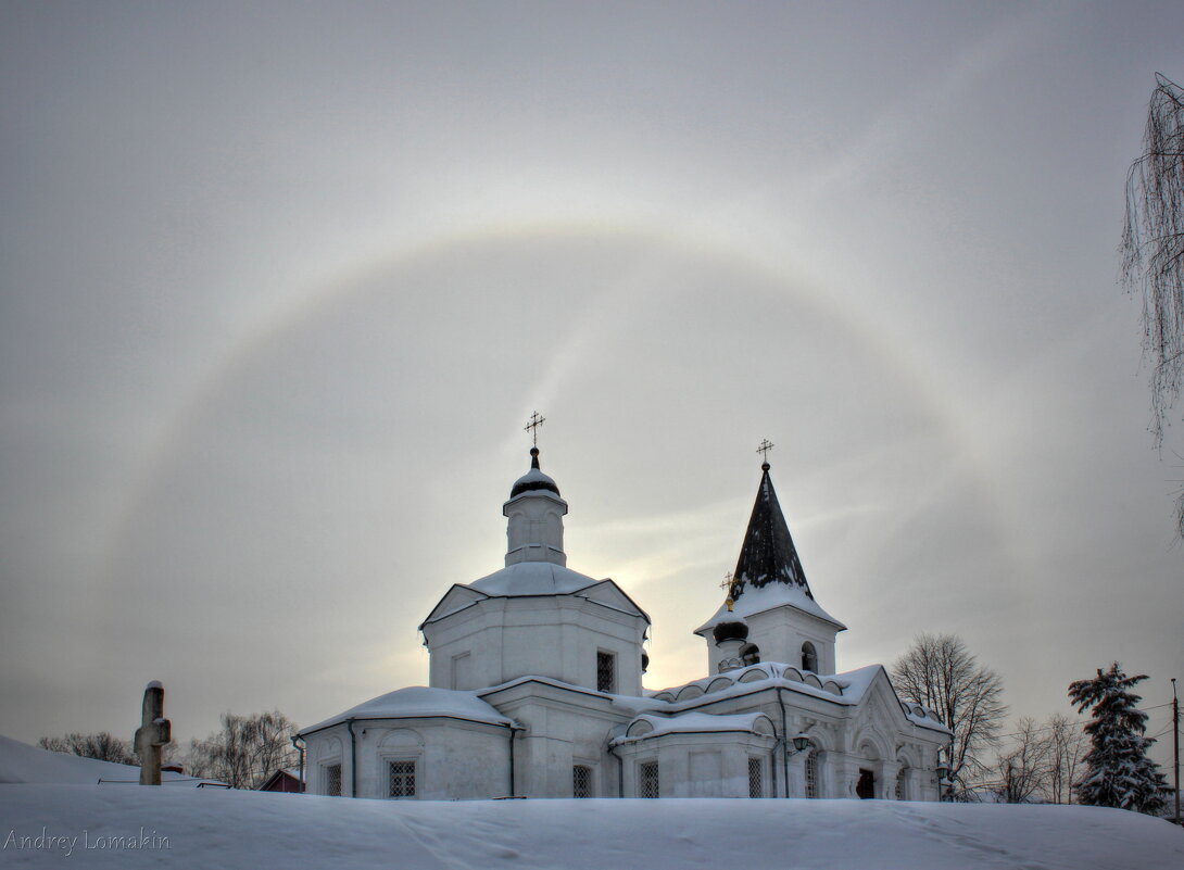 Гало над храмом Воскресения Христова в Тарусе - Andrey Lomakin Гало над храмом Воскресения Христова в Тарусе - Andrey Lomakin