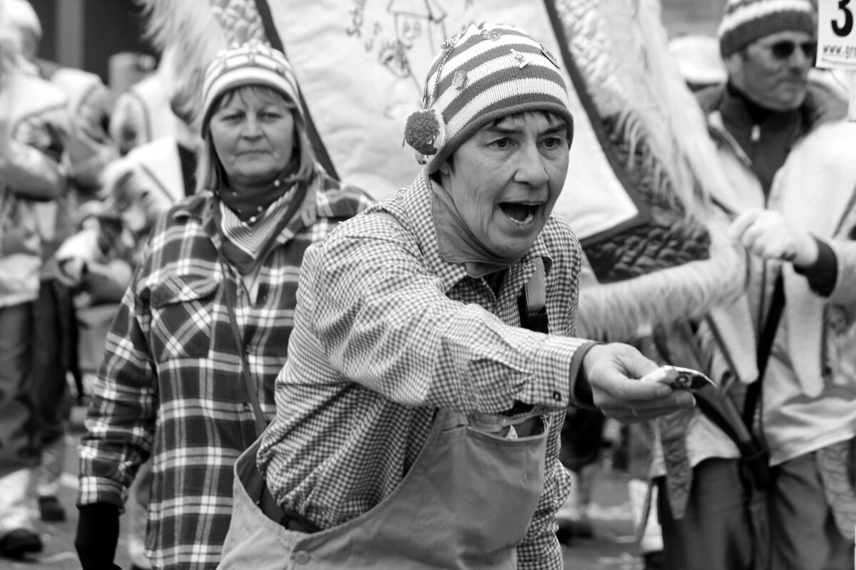 Детка,на тебе конфетку...Я кому говорю ? - Юрий. Шмаков Детка,на тебе конфетку...Я кому говорю ? - Юрий. Шмаков